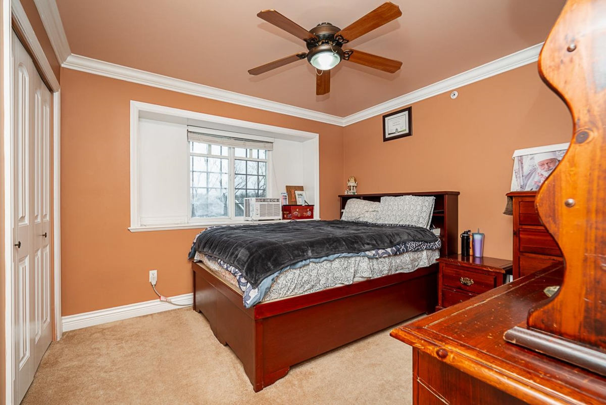 Staircase Photo of 528 Sixteen Street, New Westminster, BC