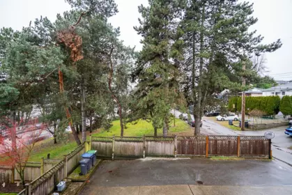 Outdoor Kitchen Photo of 528 Sixteen Street, New Westminster, BC