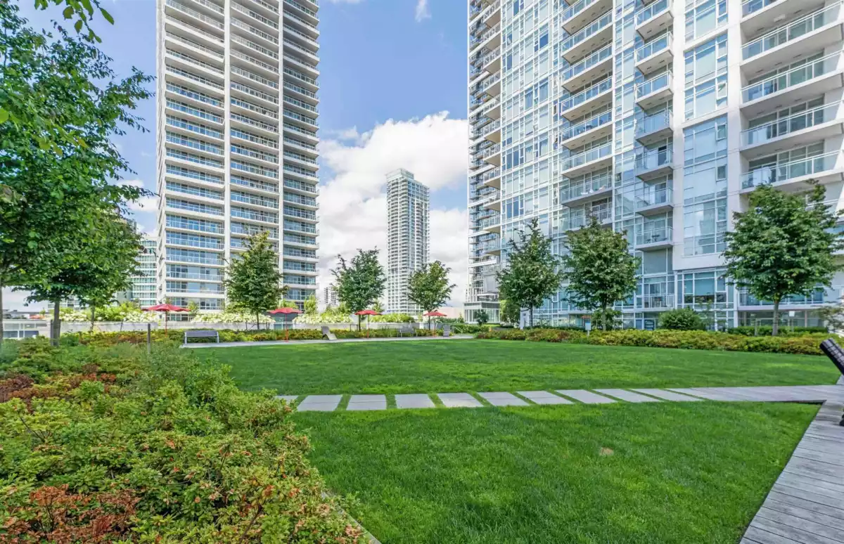 Hallway Photo of 5008 4670 Assembly Way, Burnaby, BC