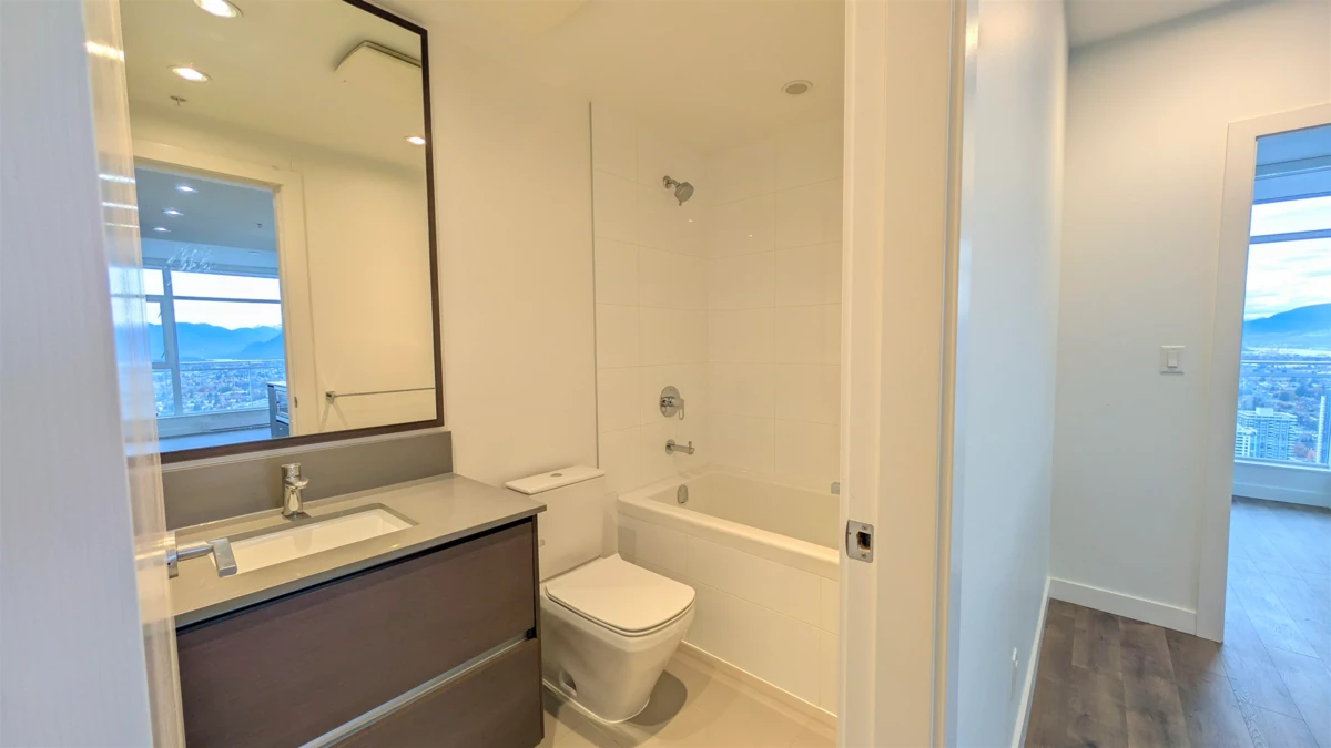 Walk-In Closet Photo of 5008 4670 Assembly Way, Burnaby, BC