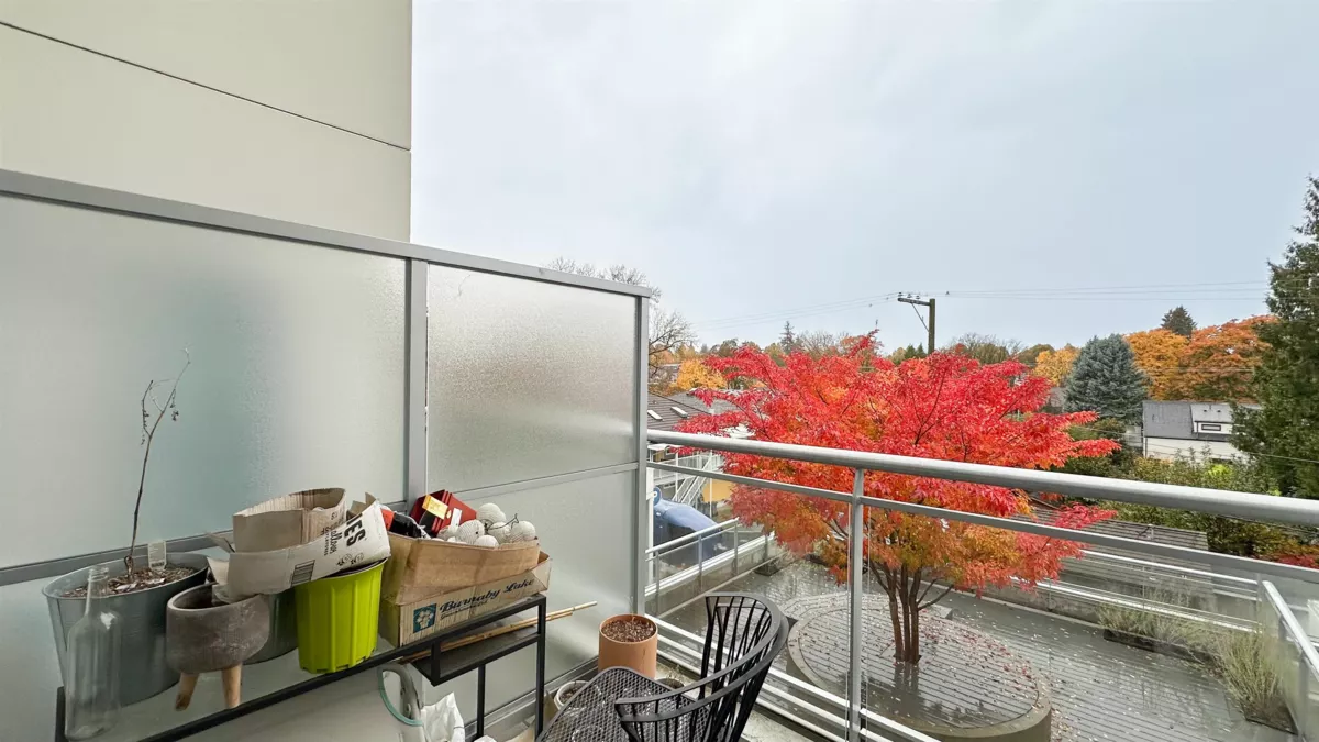 Laundry Room Photo of 301 3333 Main Street, Vancouver, BC