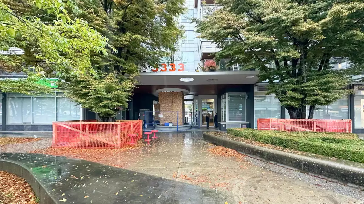 Living Room Photo of 301 3333 Main Street, Vancouver, BC