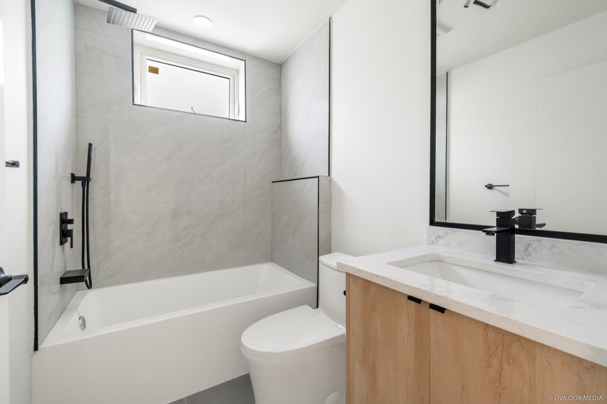 Guest Bathroom Photo of 1 2124 Renfrew Street, Vancouver, BC