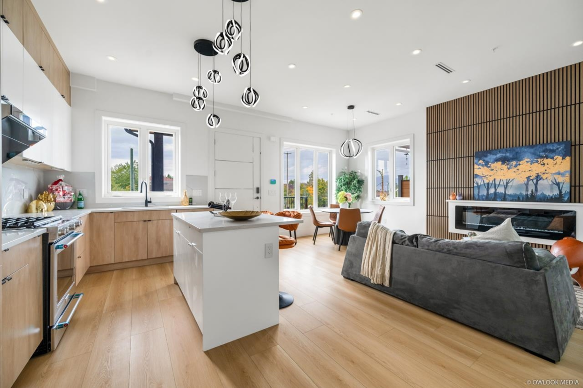 Hallway Photo of 1 2124 Renfrew Street, Vancouver, BC