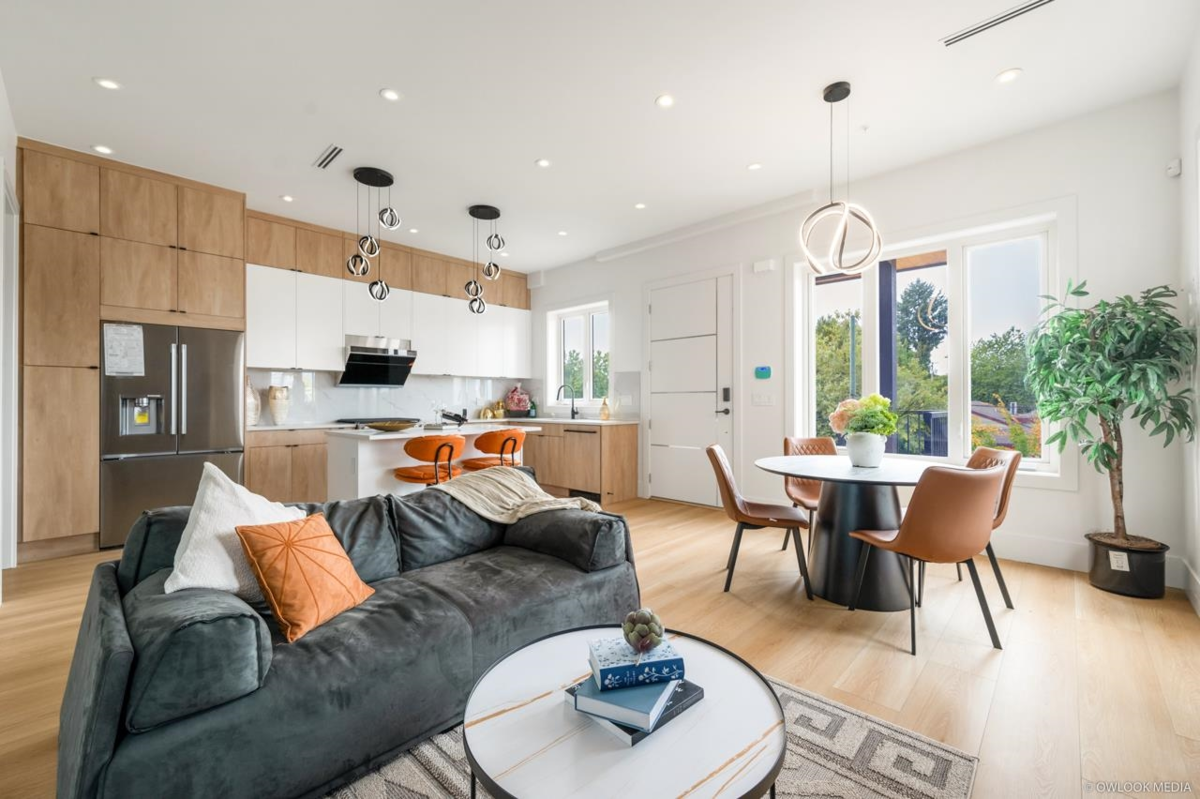 Kitchen Photo of 1 2124 Renfrew Street, Vancouver, BC