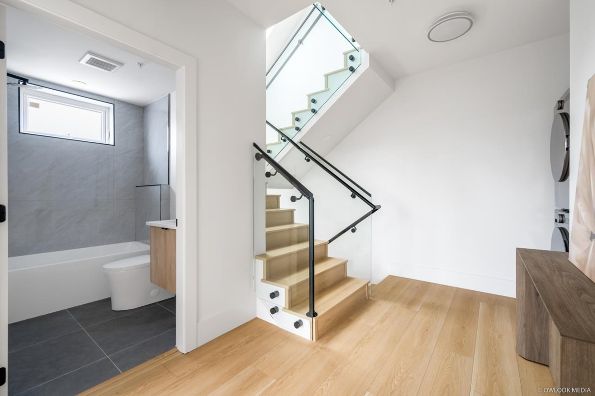 Mudroom Photo of 1 2124 Renfrew Street, Vancouver, BC