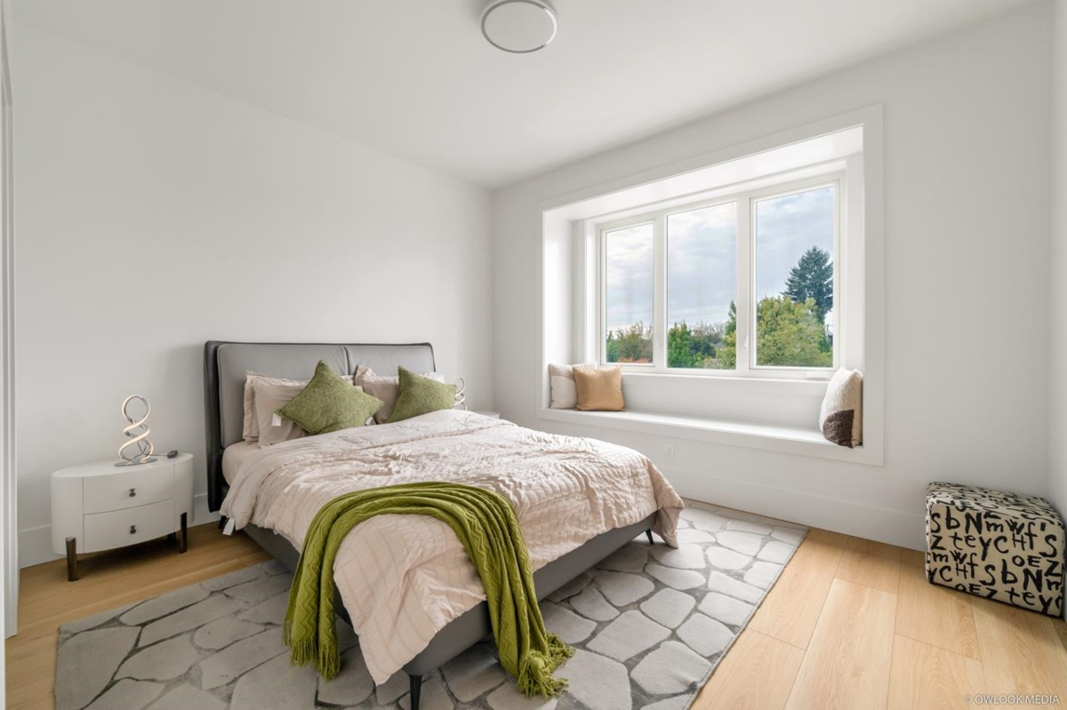 Powder Room Photo of 1 2124 Renfrew Street, Vancouver, BC