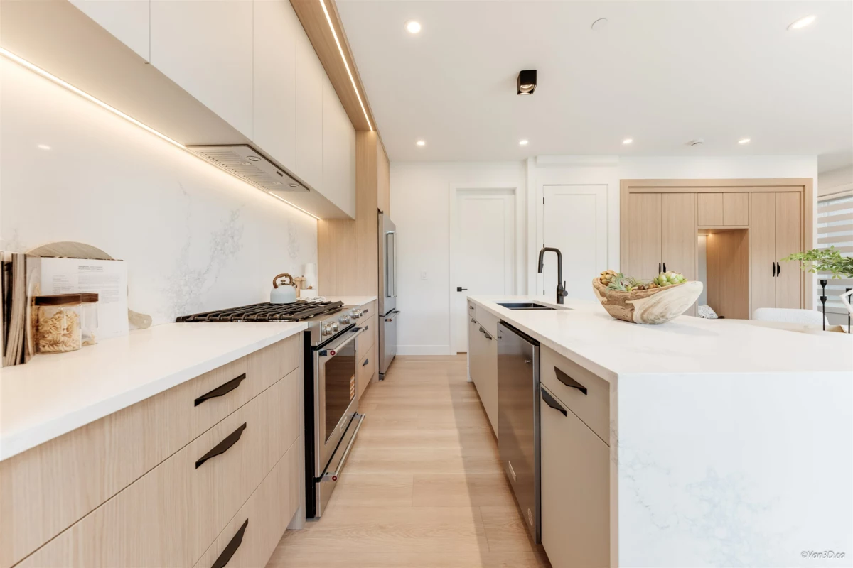 Dining Area Photo of 2 3121 E 46th Avenue, Vancouver, BC