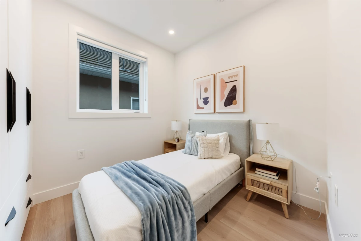 Entry Foyer Photo of 2 3121 E 46th Avenue, Vancouver, BC