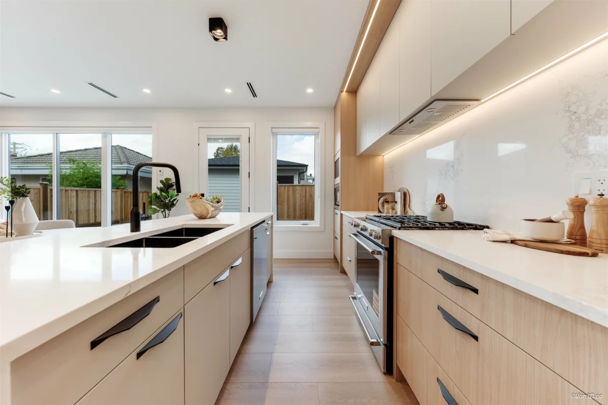 Family Room Photo of 2 3121 E 46th Avenue, Vancouver, BC