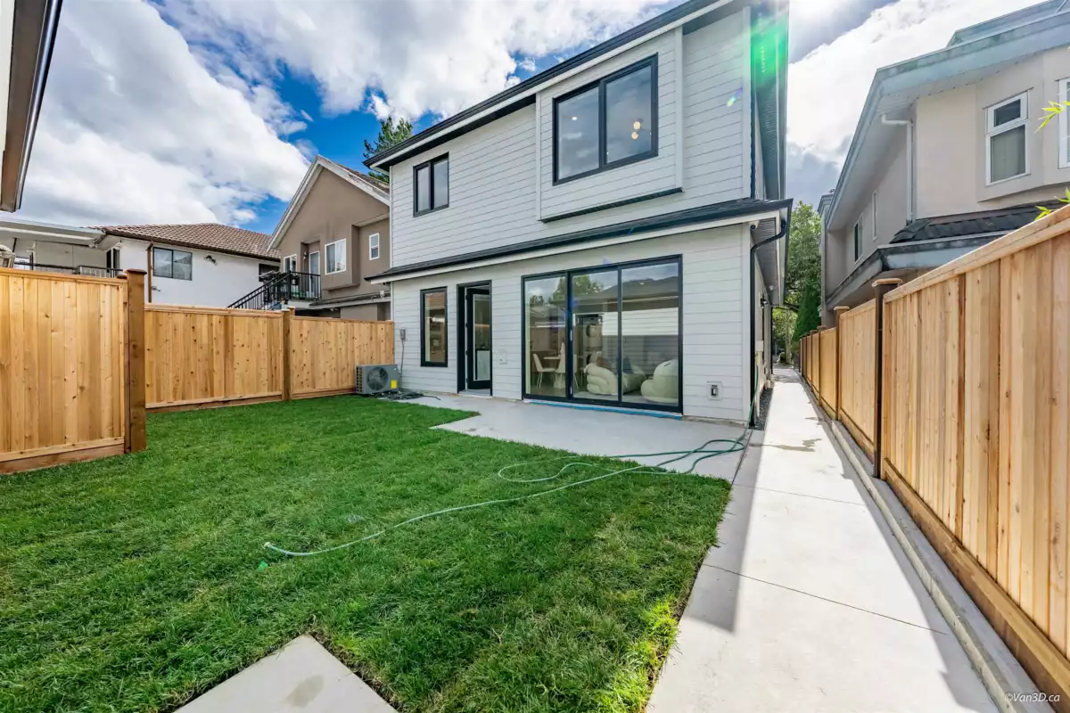 Garage Interior Photo of 2 3121 E 46th Avenue, Vancouver, BC