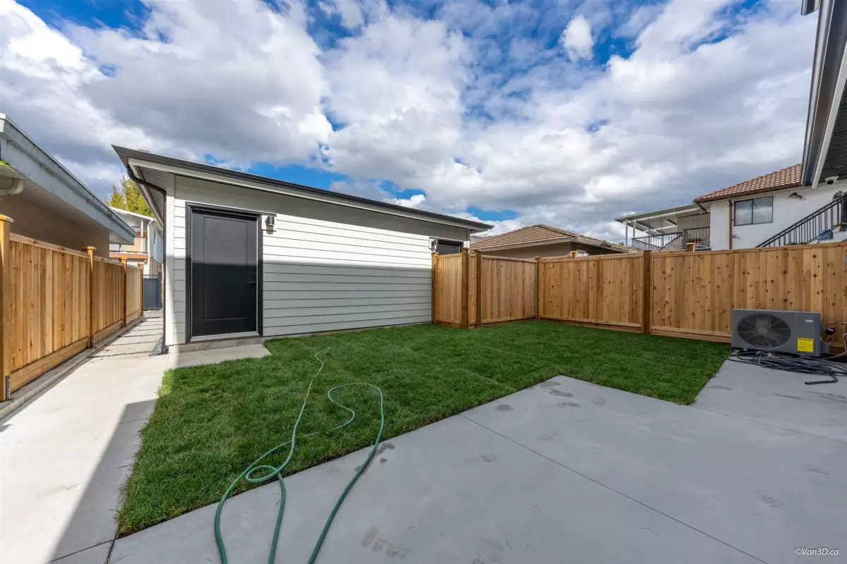 Hallway Photo of 2 3121 E 46th Avenue, Vancouver, BC