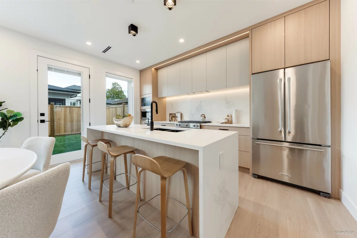 Kitchen Island Photo of 2 3121 E 46th Avenue, Vancouver, BC
