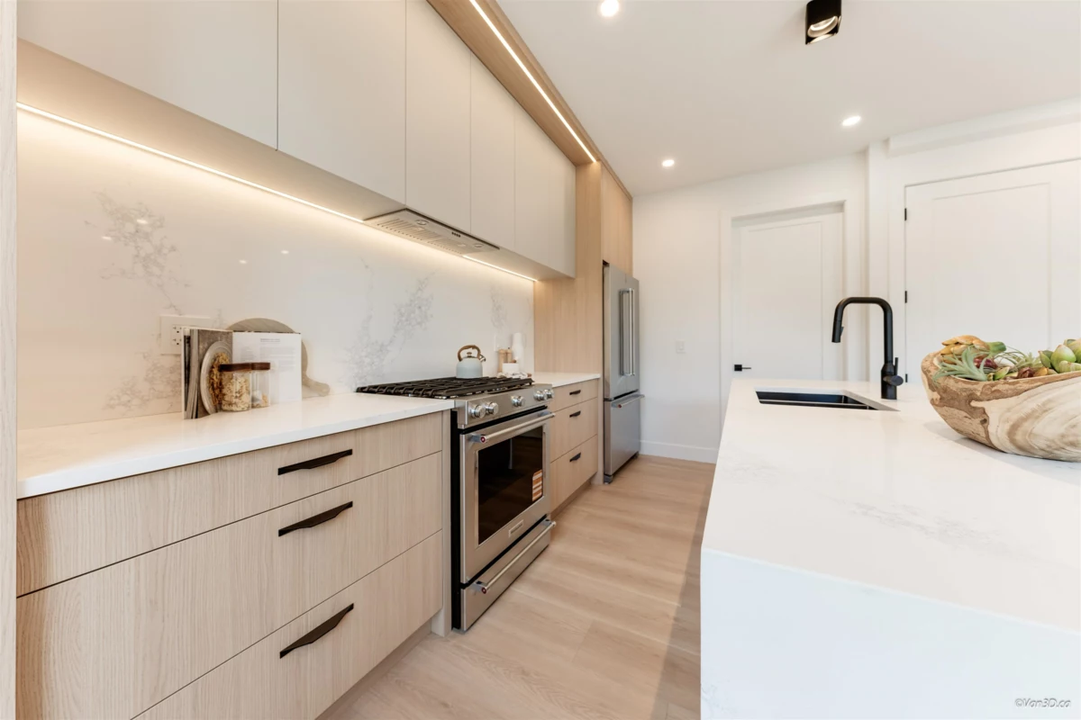 Kitchen Photo of 2 3121 E 46th Avenue, Vancouver, BC