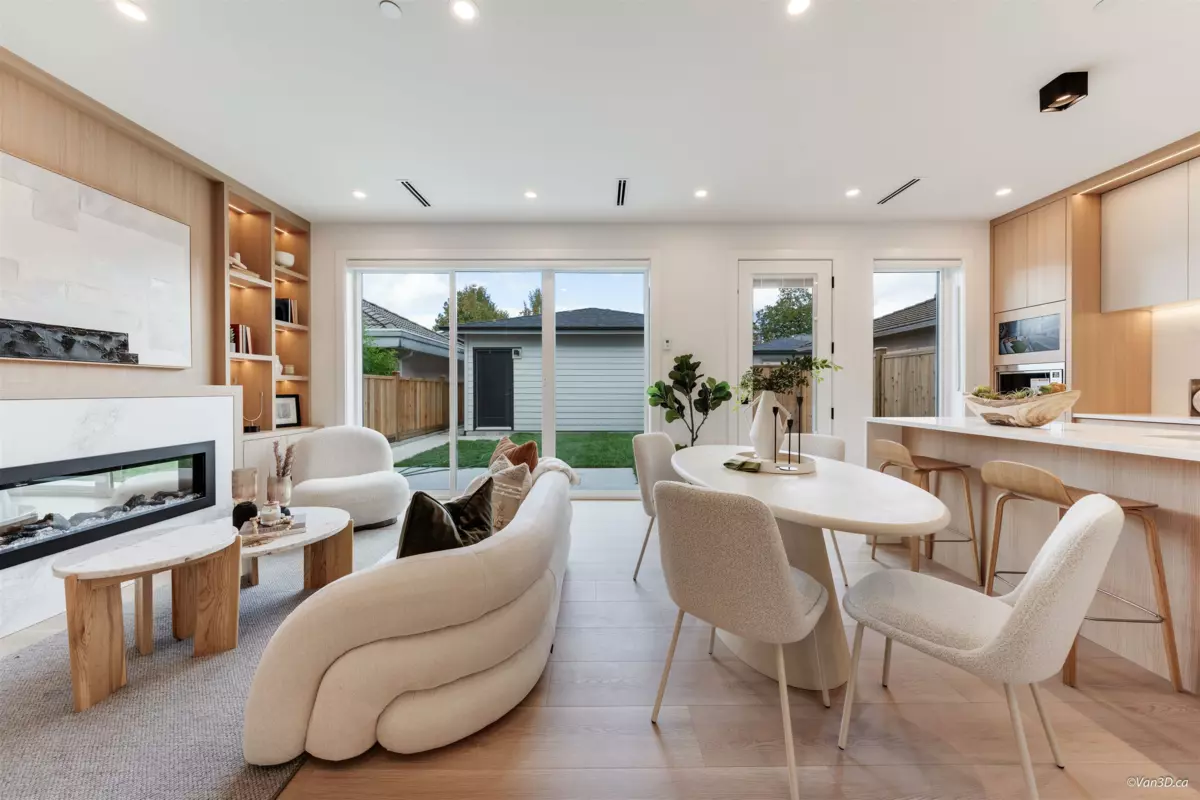 Living Room Photo of 2 3121 E 46th Avenue, Vancouver, BC