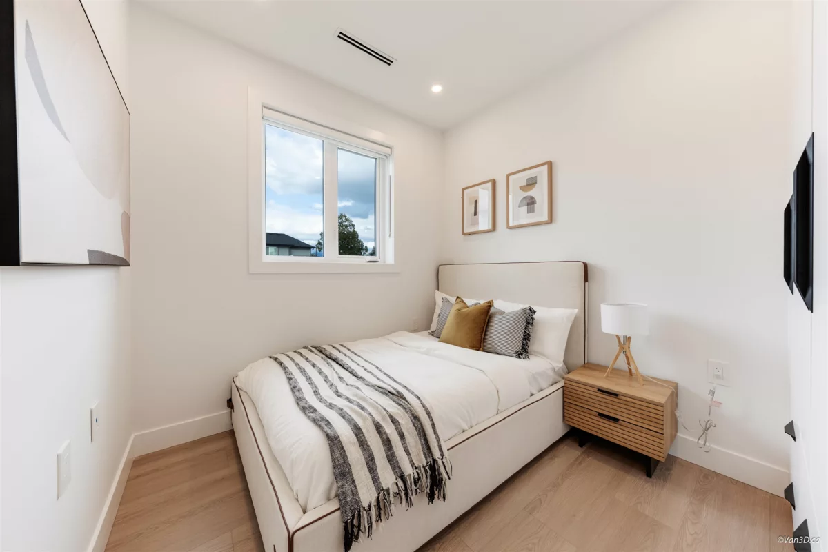 Powder Room Photo of 2 3121 E 46th Avenue, Vancouver, BC