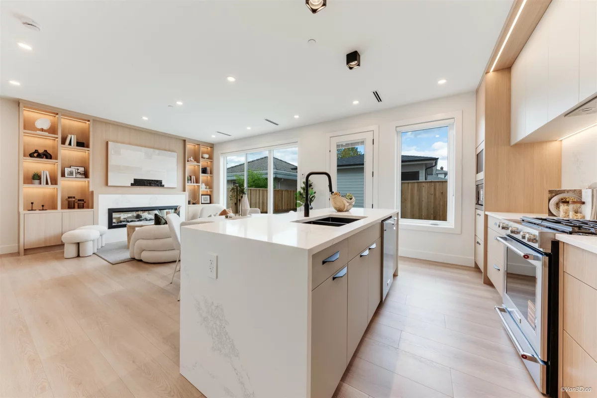 Primary Bathroom Photo of 2 3121 E 46th Avenue, Vancouver, BC