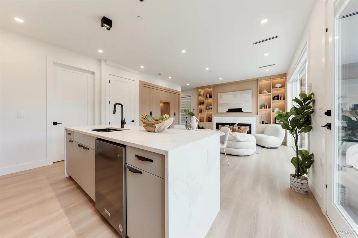 Walk-In Closet Photo of 2 3121 E 46th Avenue, Vancouver, BC