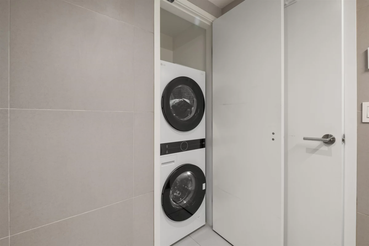 Entry Foyer Photo of 2405 Heather Street, Vancouver, BC