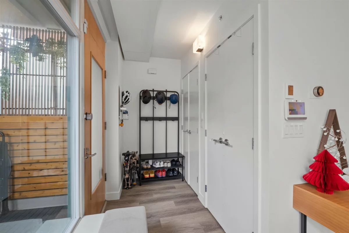 Hallway Photo of 2405 Heather Street, Vancouver, BC