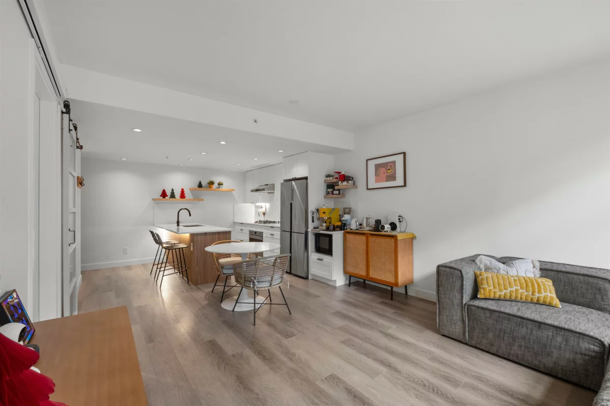 Walk-In Closet Photo of 2405 Heather Street, Vancouver, BC