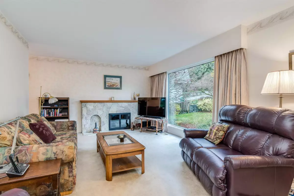 Dining Area Photo of 3005 Fleet Street, Coquitlam, BC