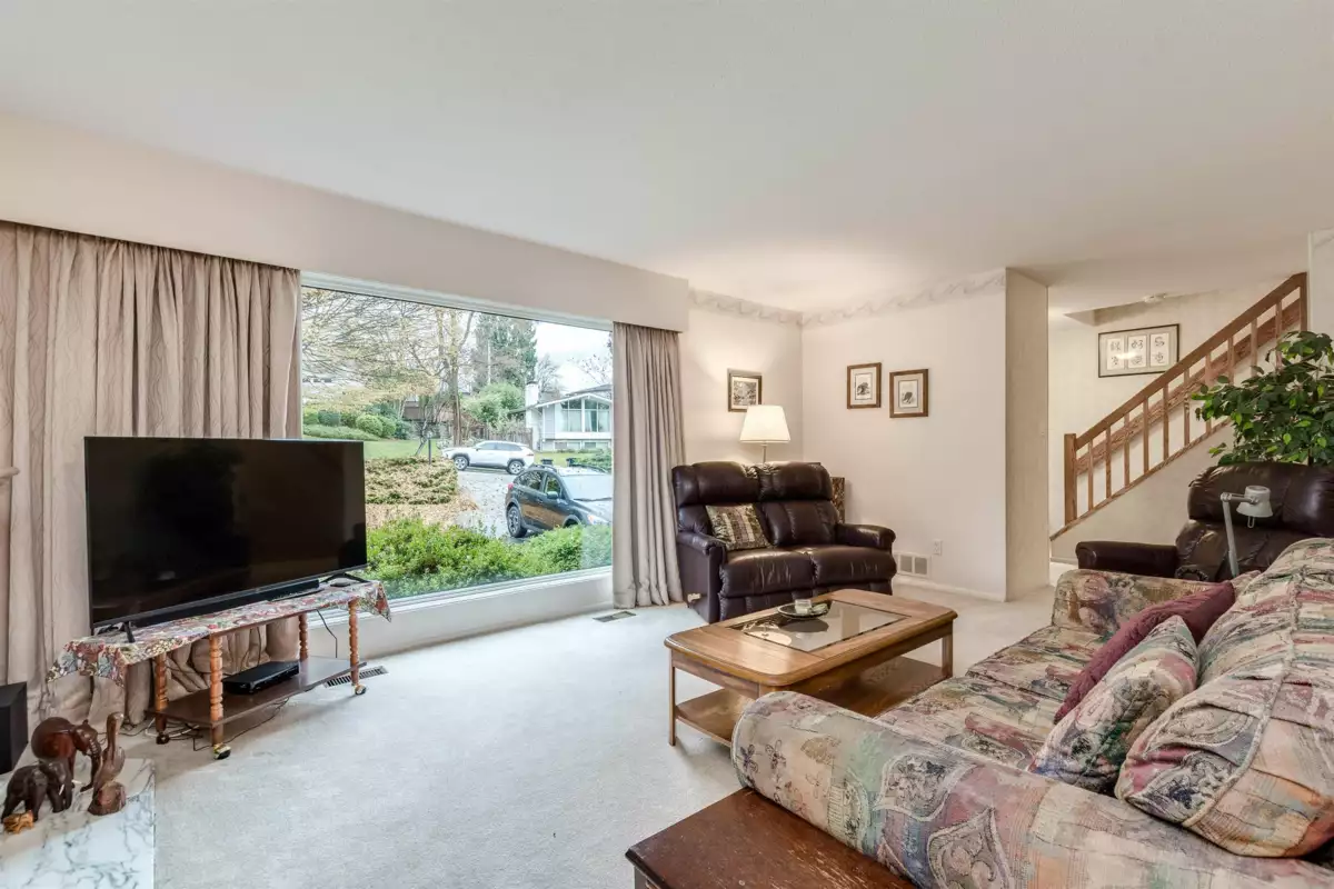 Kitchen Island Photo of 3005 Fleet Street, Coquitlam, BC