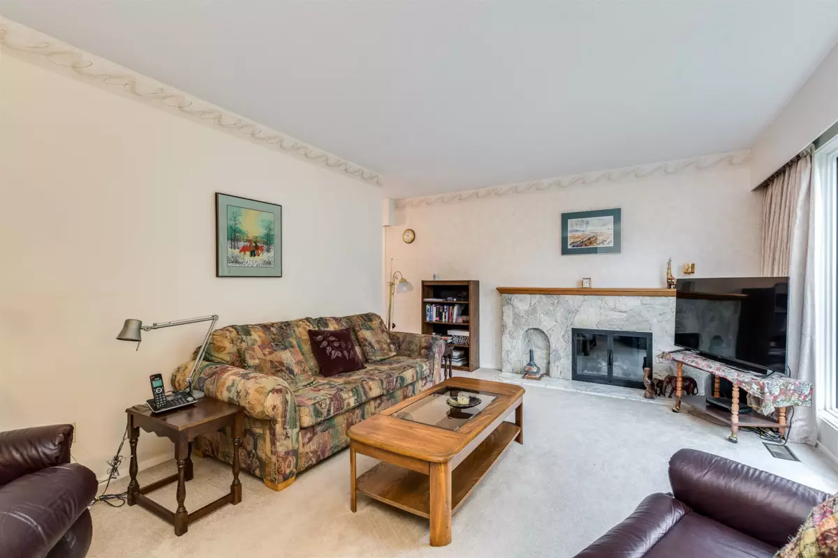 Kitchen Photo of 3005 Fleet Street, Coquitlam, BC