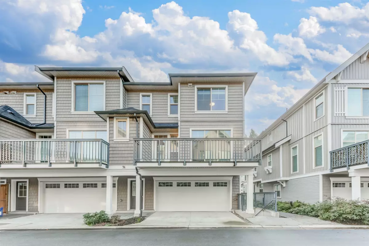 Family Room Photo of 74 20487 65 Avenue, Langley, BC