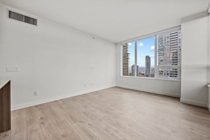 1902 6463 Silver Avenue, Burnaby, BC, Burnaby — Apartment/Condo for sale