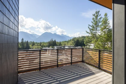 Outdoor Deck Photo of 5 3407 Mamquam Road, Squamish, BC
