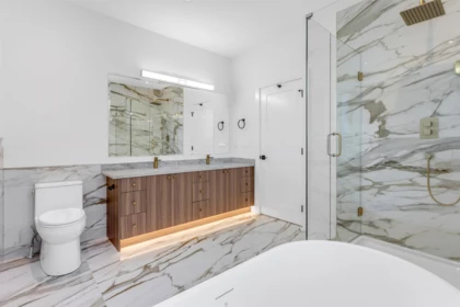 Guest Bathroom Photo of 27144 35th Avenue, Langley, BC