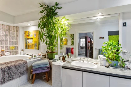 Kitchen Island Photo of 2770 Cambridge Street, Vancouver, BC