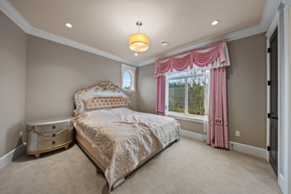 Staircase Photo of 14072 32a Avenue, Surrey, BC