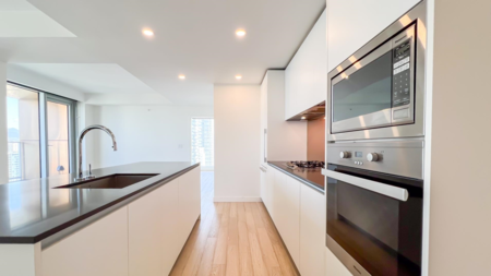 Kitchen Island Photo of 3007 1480 Howe Street, Vancouver, BC