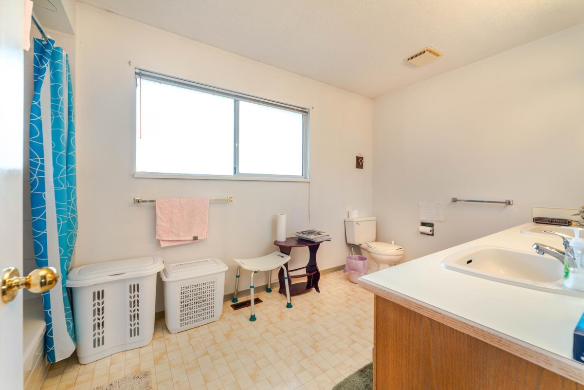 Basement Recreation Room Photo of 7660 Bridge Street, Richmond, BC