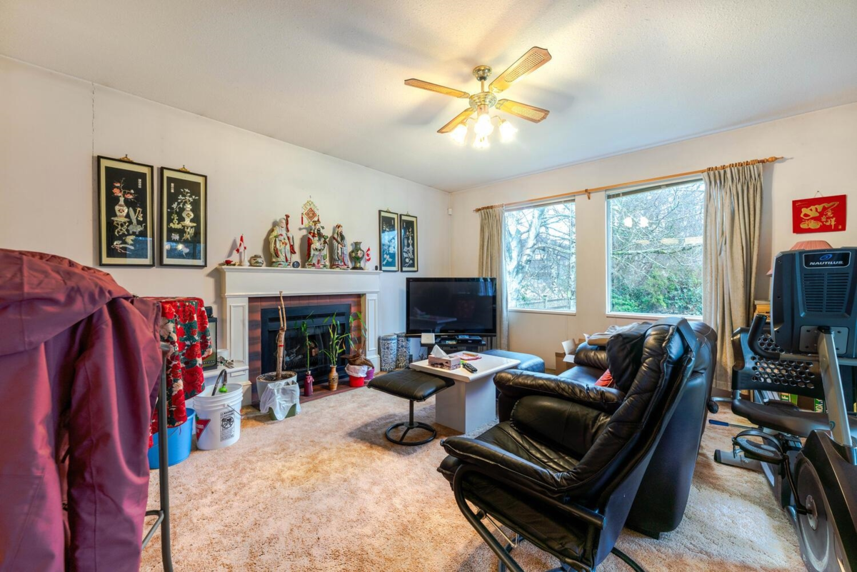 Dining Area Photo of 7660 Bridge Street, Richmond, BC