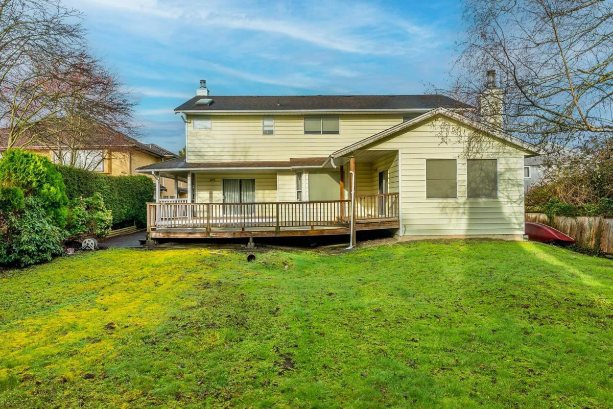 Hallway Photo of 7660 Bridge Street, Richmond, BC