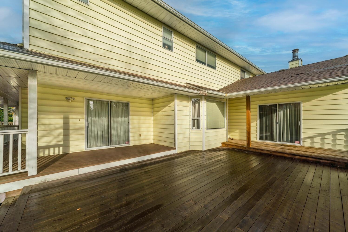 Kitchen Island Photo of 7660 Bridge Street, Richmond, BC