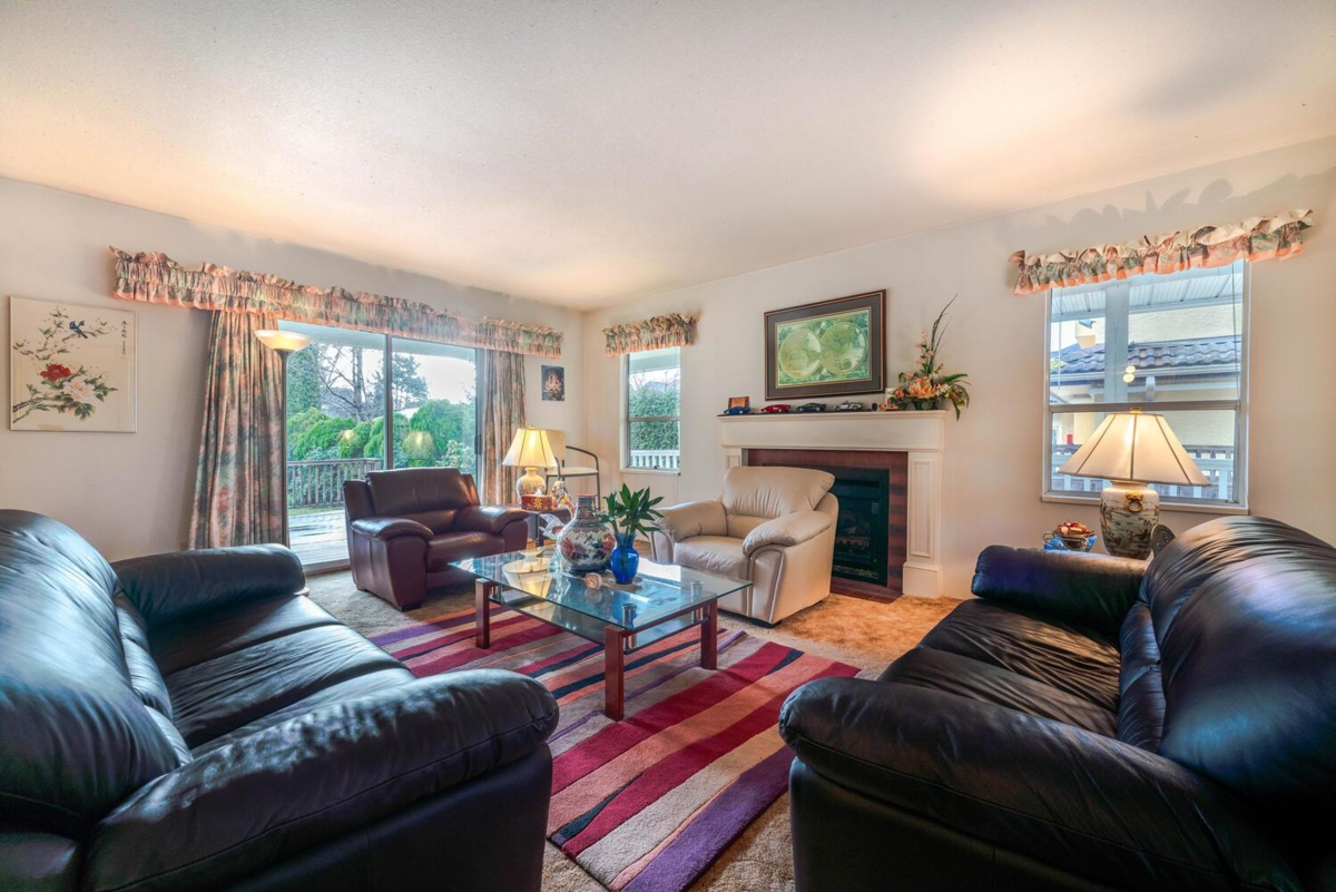 Living Room Photo of 7660 Bridge Street, Richmond, BC