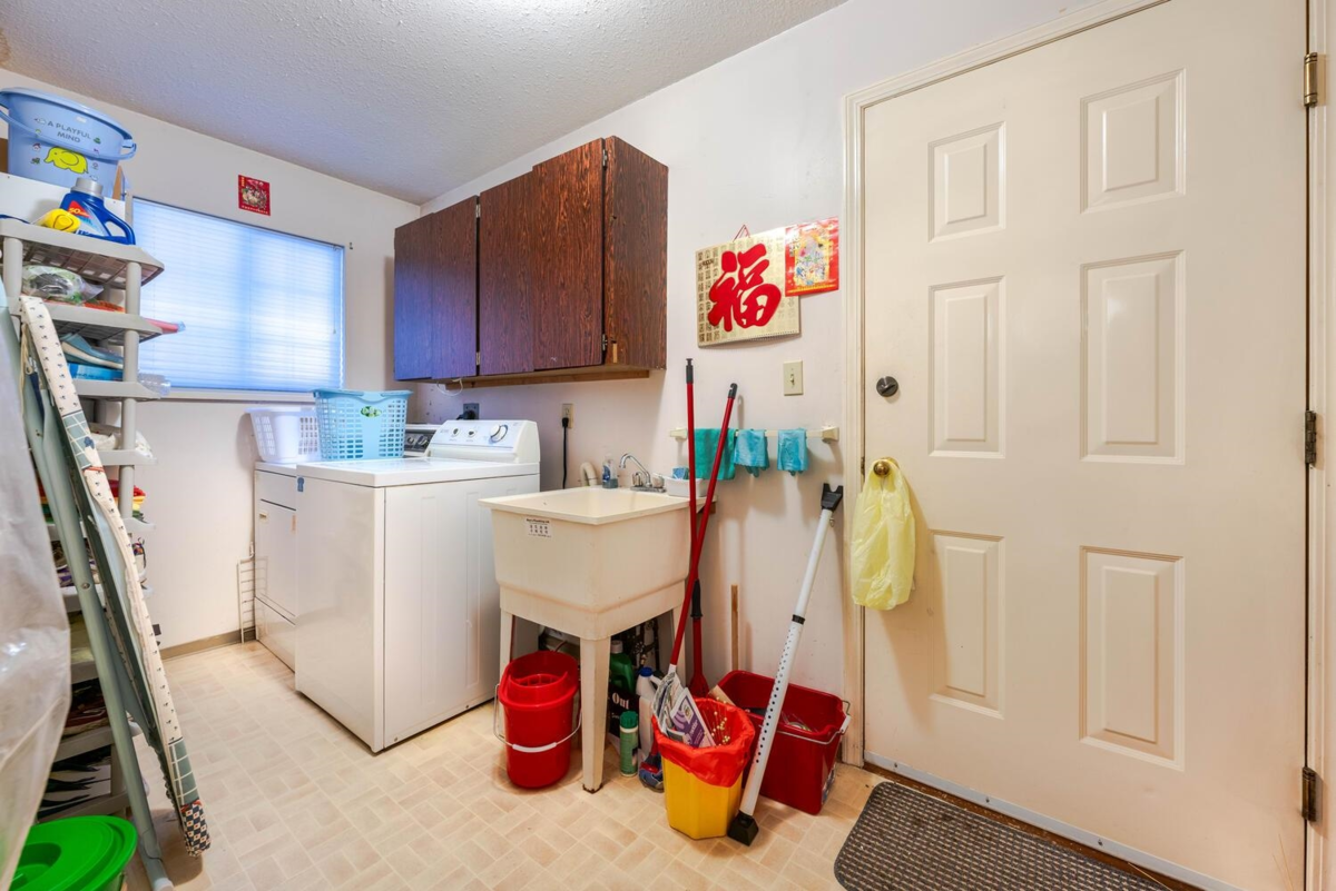 Mudroom Photo of 7660 Bridge Street, Richmond, BC