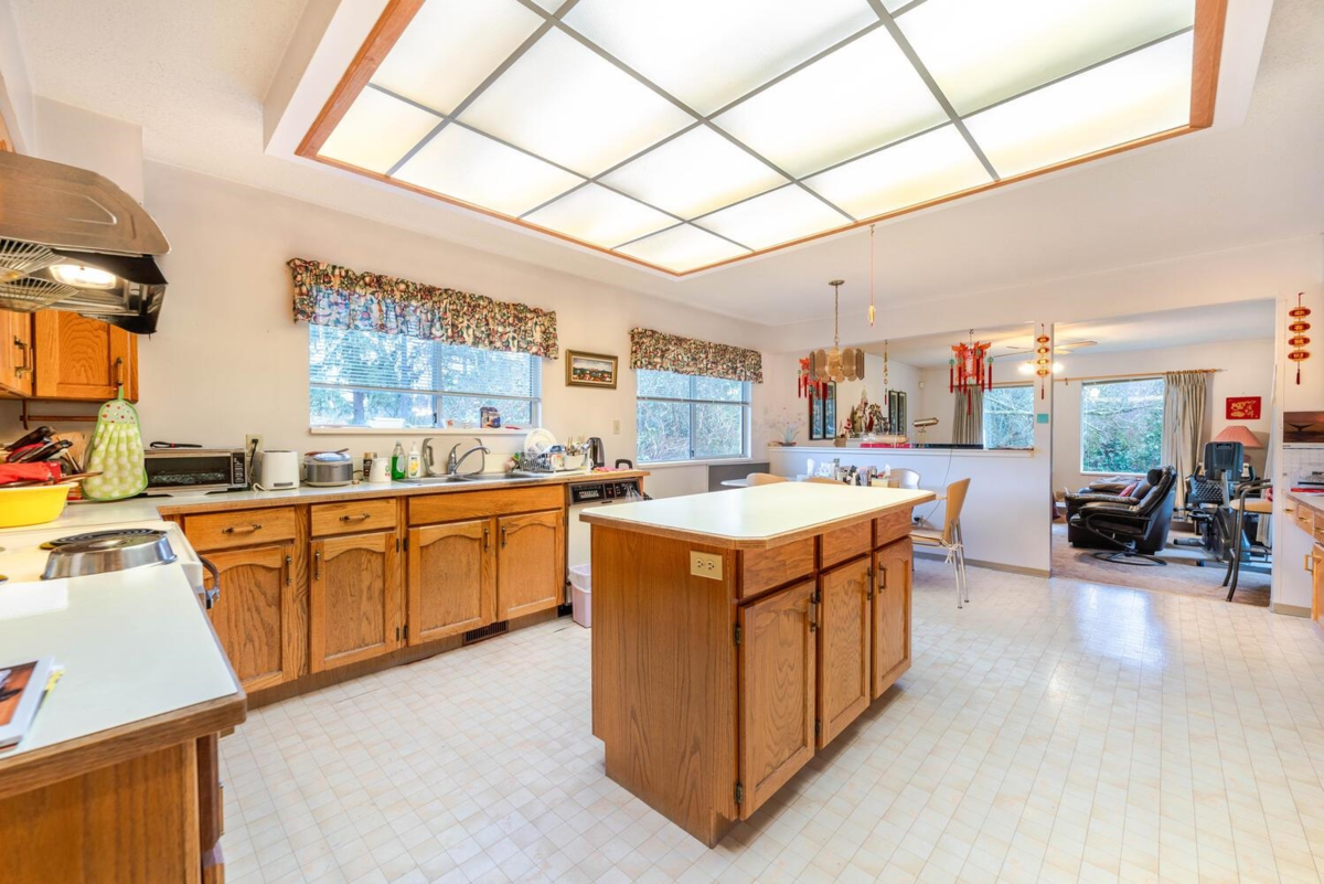 Primary Bathroom Photo of 7660 Bridge Street, Richmond, BC