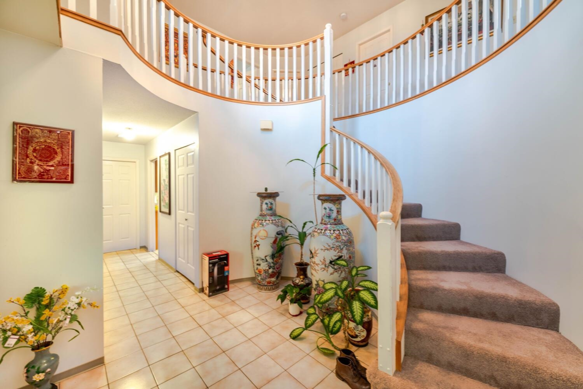 Walk-In Closet Photo of 7660 Bridge Street, Richmond, BC