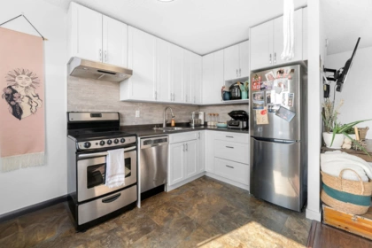 Breakfast Nook Photo of 706 145 St. Georges Avenue, North Vancouver, BC