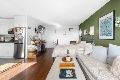 706 145 St. Georges Avenue, North Vancouver, BC, North Vancouver — Apartment/Condo for sale