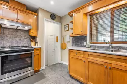 Guest Bathroom Photo of 3328 Marvern Way, Abbotsford, BC