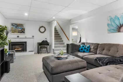 Hallway Photo of 3328 Marvern Way, Abbotsford, BC