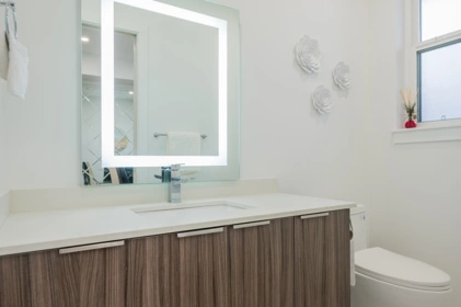 Guest Bathroom Photo of 15 19760 55 Avenue, Langley, BC