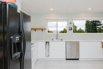 Kitchen Island Photo of 1405 Velvet Road, Gibsons, BC
