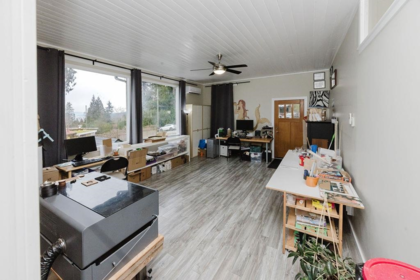 Walk-In Closet Photo of 1405 Velvet Road, Gibsons, BC